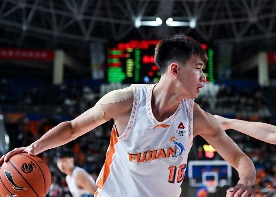 三分球4中3砍17+5！状元秀杨曦皓打出CBA最佳一战

福建队95-84战胜吉