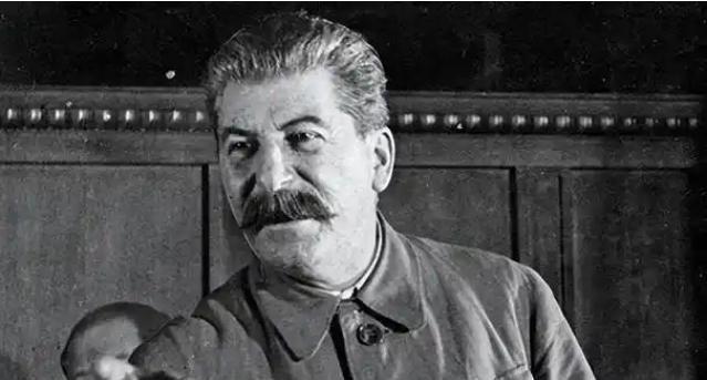 斯大林到底有多让人害怕？咱就这么说，世界上从来没有一个领袖，能像斯大林那样，对自