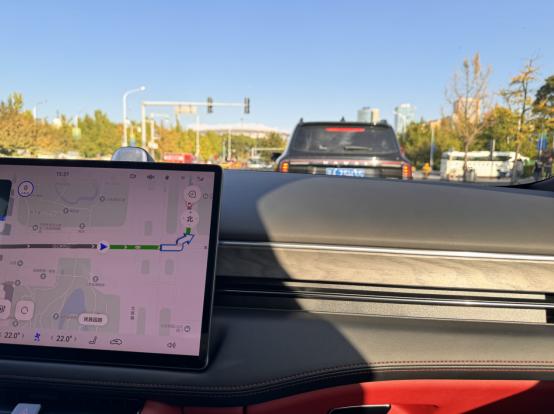 跟朋友一起买的问界M5智驾版，这车的城区的城区高速领航功能太聪明了，真的就是网上