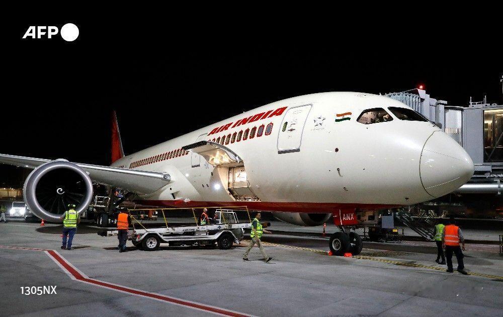 新闻快讯——据法新社周二看到的一份公司内部通知显示，印度航空因一架航班因疑似故障