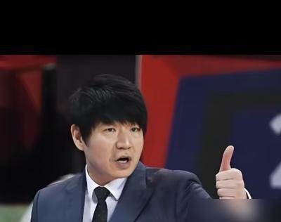 那年季后赛打江苏，最后一分半领先四分，眼看赢了，结果呢？发球直接送给对手，外援运