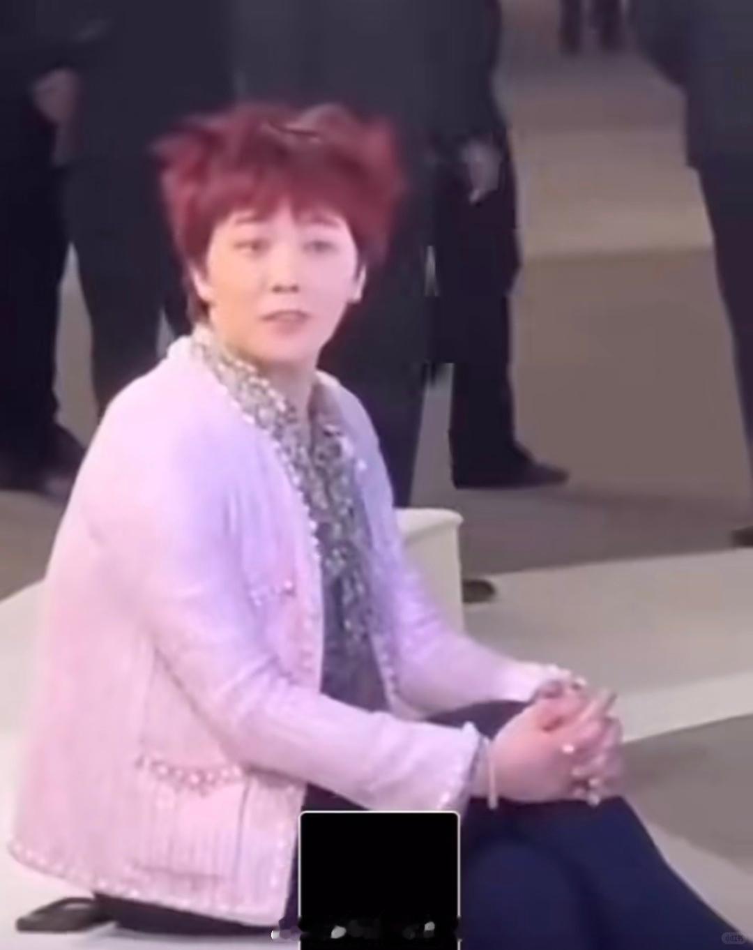 权志龙新专辑 吃完席的权志龙转身去了高级宴会最新的状态真的超级好哇 