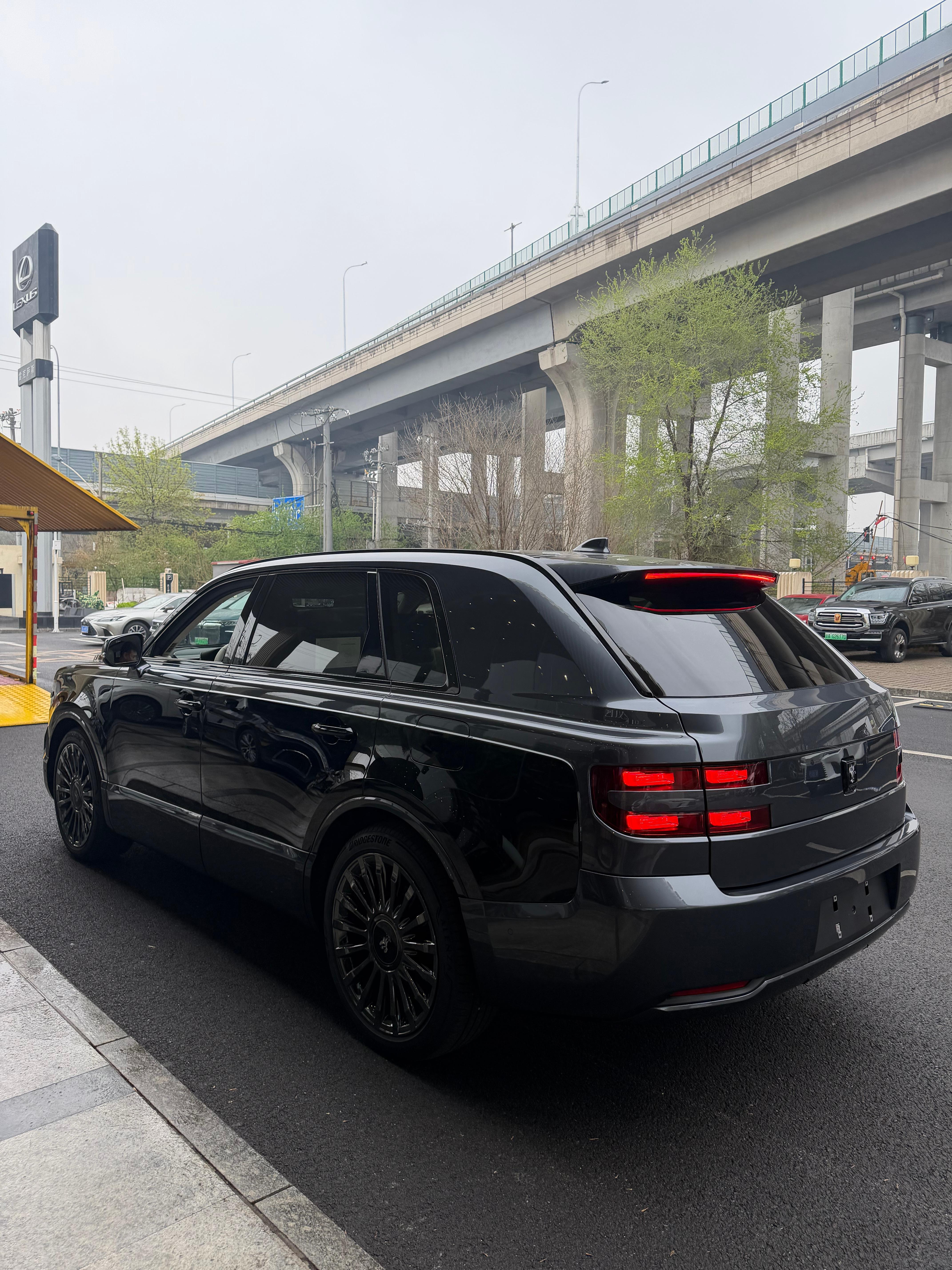 借了台试驾车我以为是全场最狠货了万万没想到我看见一台更狠的我问了一下销售这车卖了