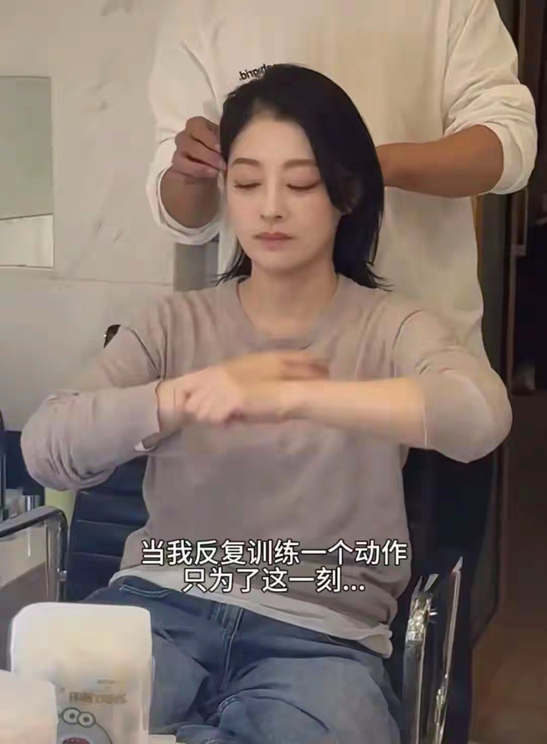 50岁演员梅婷晒打拳视频，眼神杀绝了！网友：早这样哪会被“安嘉和”欺负 