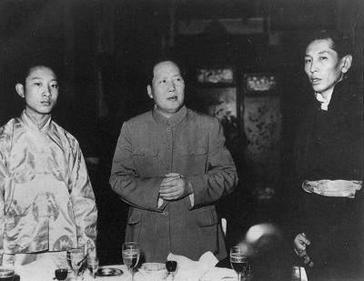 历史上的今日 1959年10 月 22 日 下午，和刘少奇在中南海勤政殿接见西藏