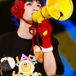 黄子弘凡还是拿我当外人吧直播里软乎乎说 “你们也很发光”，语气甜到冒泡！双向奔赴