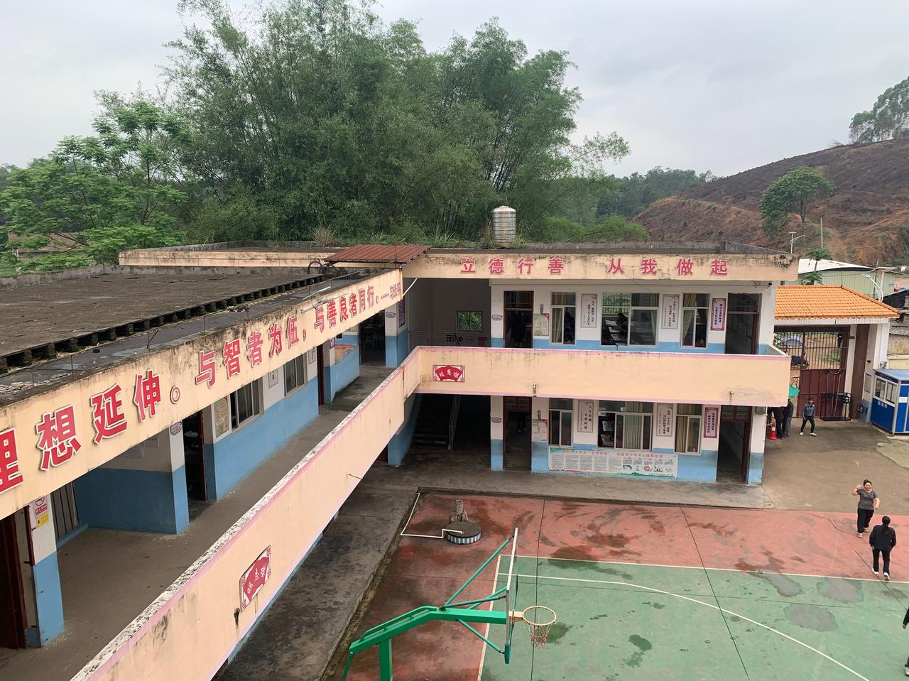 建议清远一些小学改为养老院！人口出生率下降，城镇化加速推进，清远一些乡镇中小学校