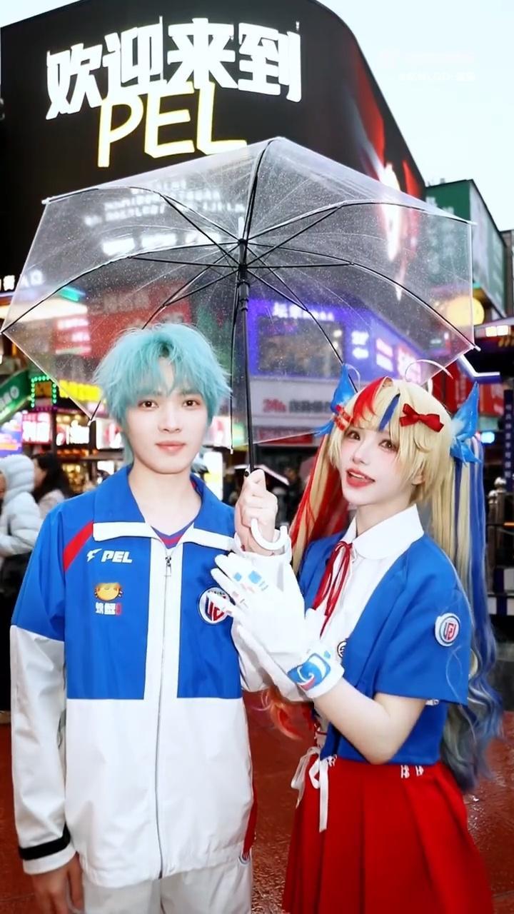 猫猫谢安然这把跳长沙长沙赛场硝烟四起，惊喜嘉宾暖心助阵。温柔邂逅电竞热血，强强联