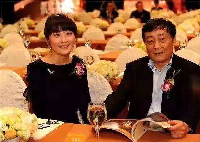 1999年，娃哈哈宗庆后花高价请王力宏代言，王力宏知恩图报，多年来从不涨代言费，