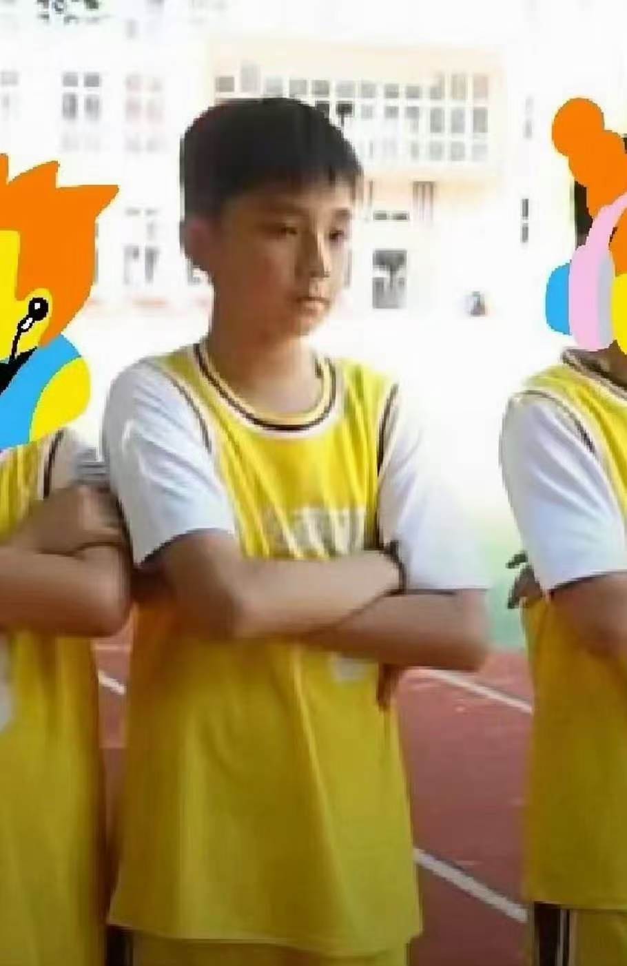 王橹杰小学打篮球的照片王橹杰小学篮球照 哈哈哈哈小学的照片 ​​​