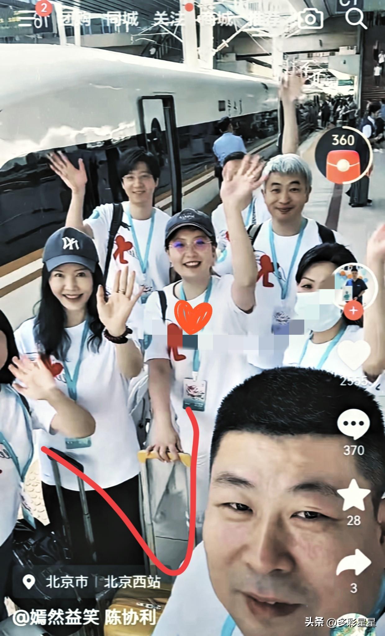 有一个问题，我始终想不明白，李亚鹏的嫣然基金每次出行就几个人，大家都笑容满面，可