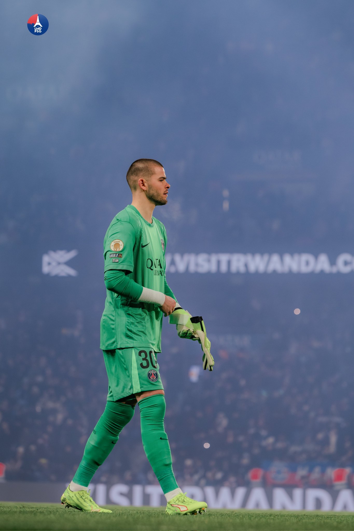 法国球迷俱乐部  🚨除了表现之外，卢卡斯·谢瓦利埃的心理弱点导致了他的替补。据