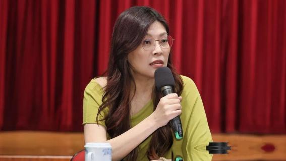 万万没想到，郑丽文竟然曾抛出过这么犀利的问题！她问道：“如果有一天，我们真的和解