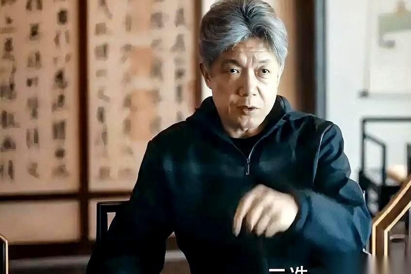 看《问心2》这段争夺心脏中心带头人的剧情，新领导王直烽上任第一天就把办公室门一关