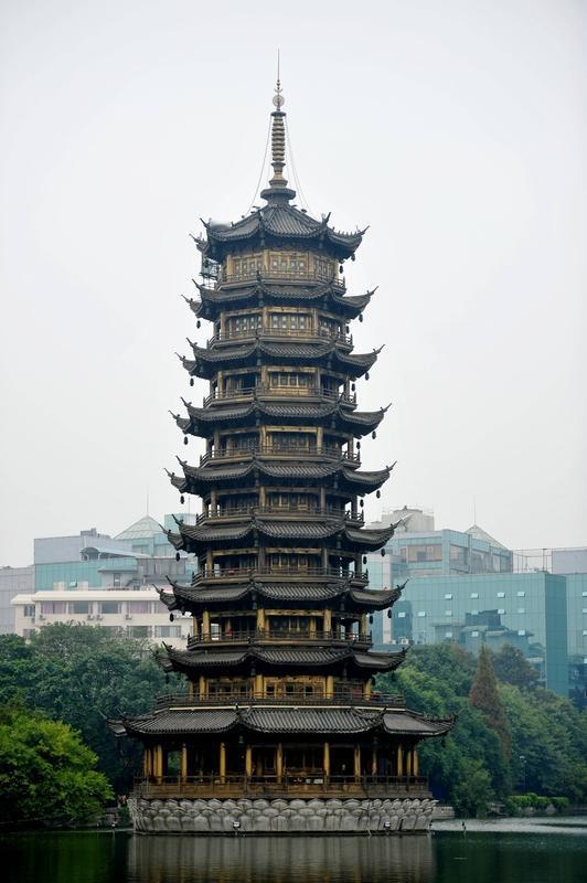 看到“江山不老”这个上联，瞬间来了兴致。它寓意着江山永固，很有气势。对下联讲究平