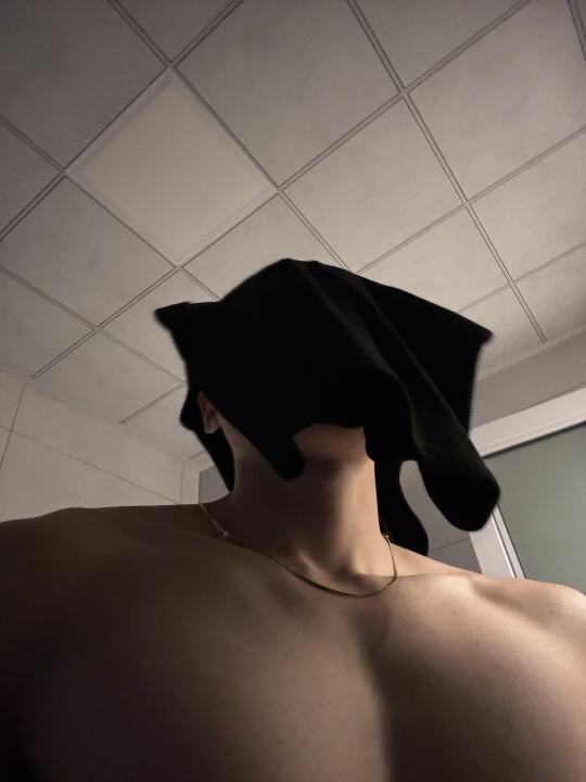 投送一张拍立得。