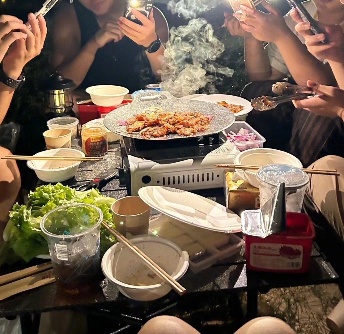 海边的野餐 落日下的好友 打工牛马的闲暇时光 弥足珍贵🏄‍♂️ ​​​