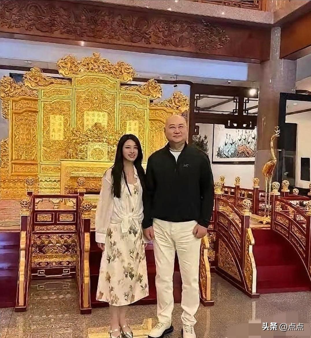 迟重瑞与卢助理的相处真相，八年共事，皆是工作本分
 
网上不少人对迟重瑞身边的卢