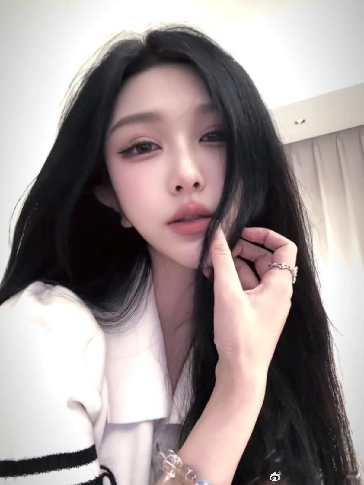 何婧婧流产热点观点﻿ 试完月子餐的第二天，宝宝停在了八周零三天8月20日，网红何