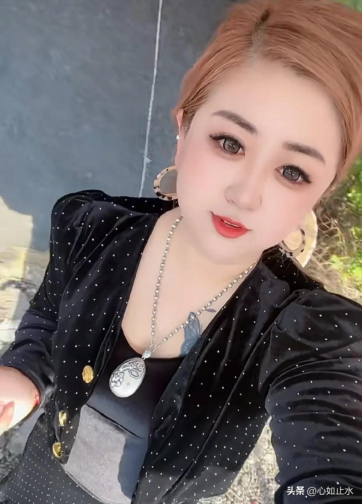 厉怀远的“链子婶婶”又在网上和别人吵起来了！这次直接喊出“人要讲良心”的口号，并