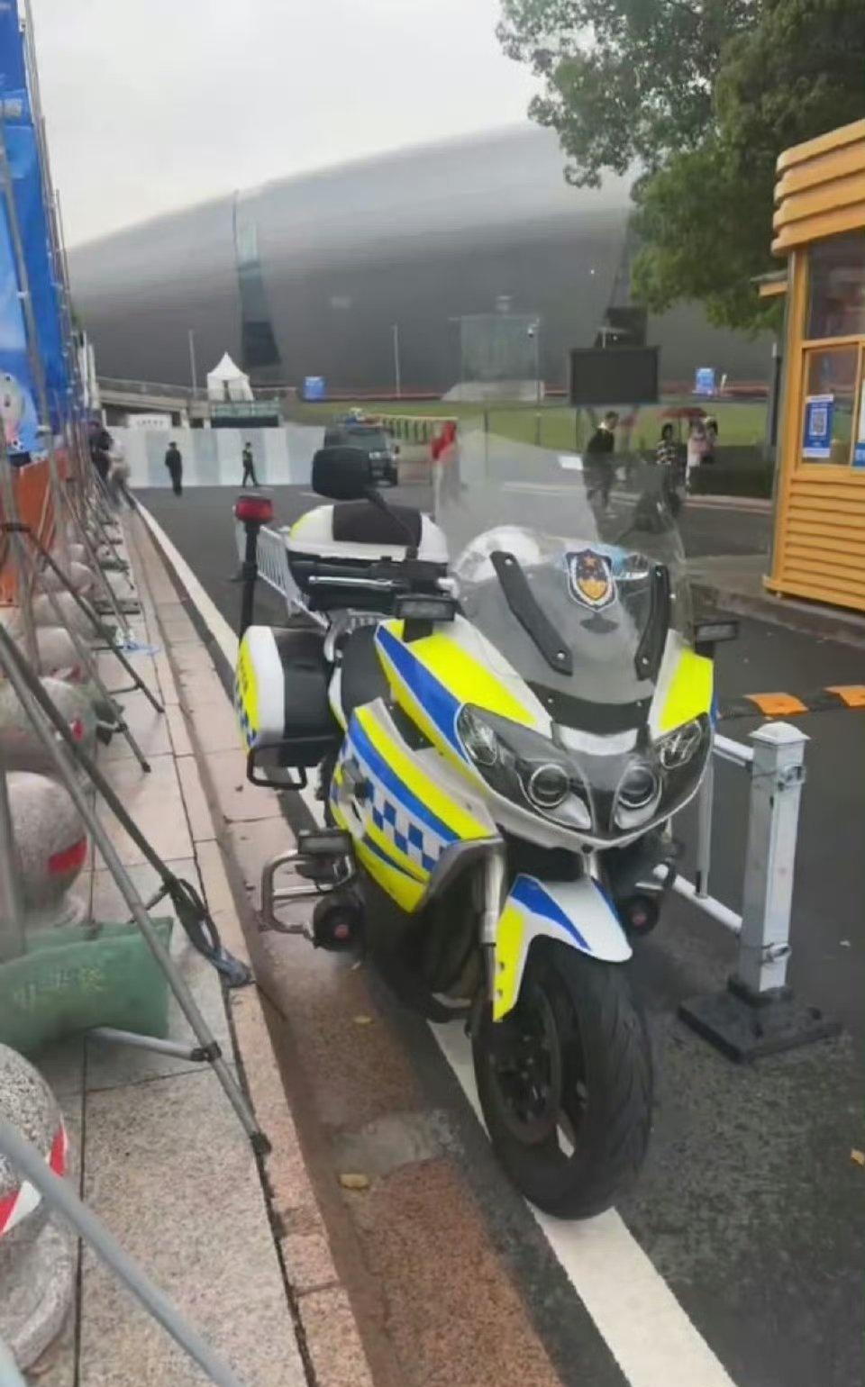 常州铁骑的电摩太酷了，涂装亮眼又灵活，散场时疏导交通超给力，必须点赞～