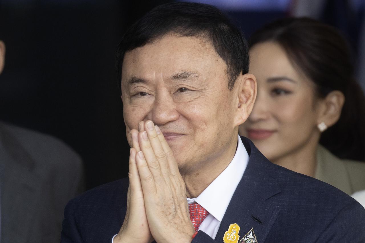 泰国政坛动荡，他信预感情况不妙，他已提前出国避难，以防泰国军方釜底抽薪！
 
泰