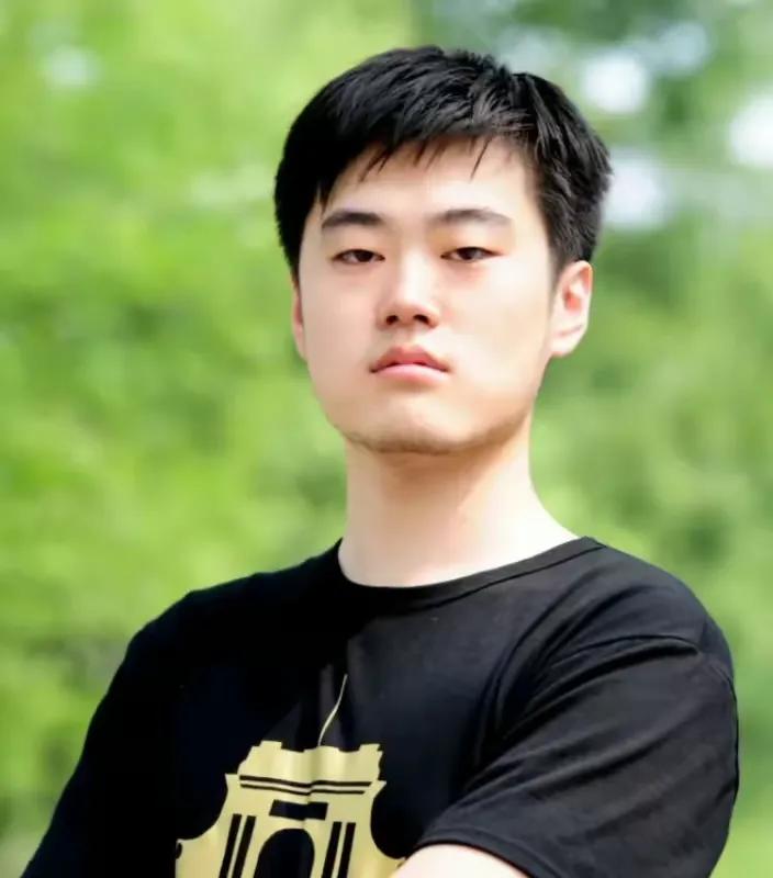 厉侃，90后超级学霸，清华大学力学天才，美国西北大学博士，剑桥大学博士后，谢绝国