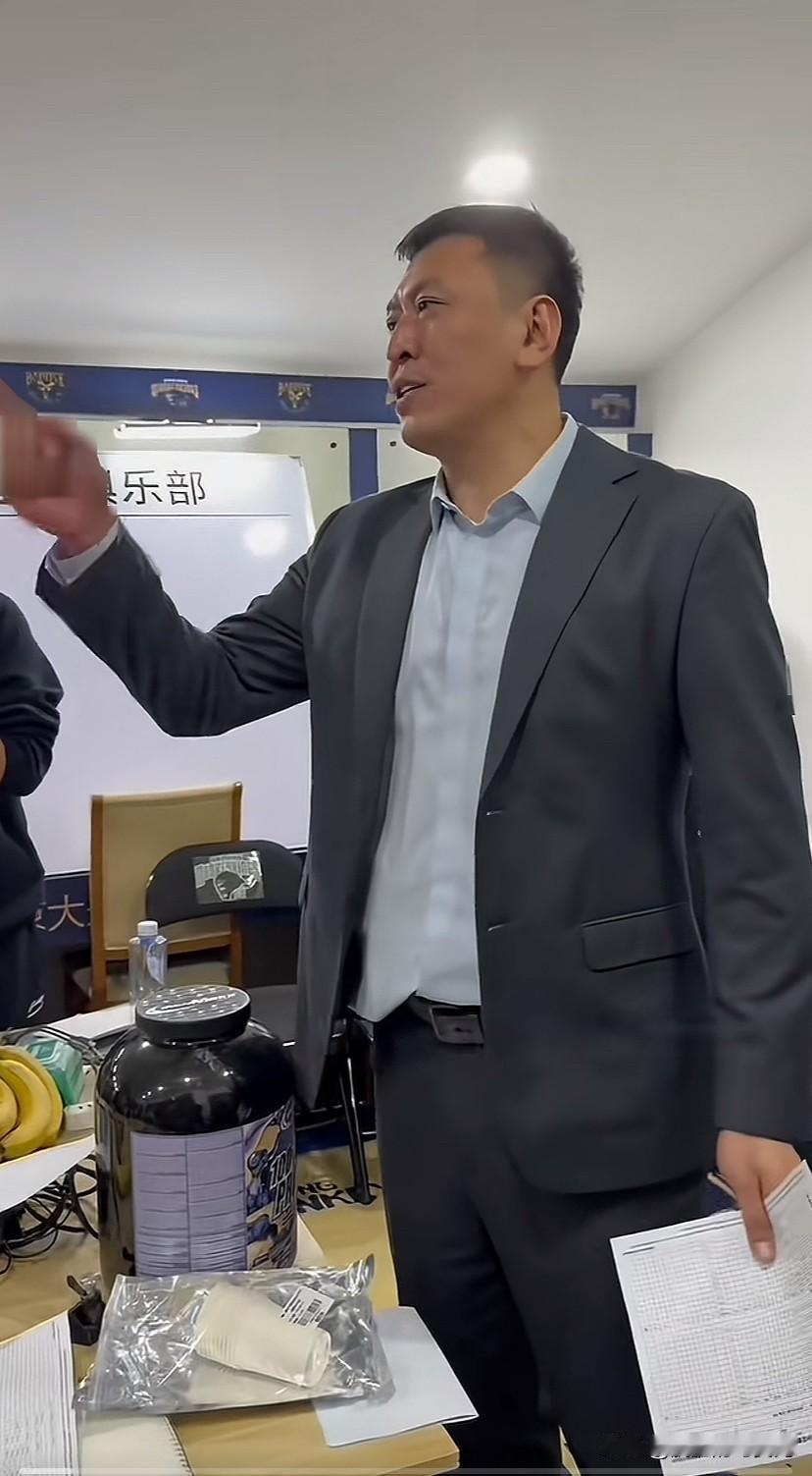 某人逼走了王世龙，也彻底断绝了稠州夺冠的希望。王世龙是非常牛逼的儒帅，一定会带领