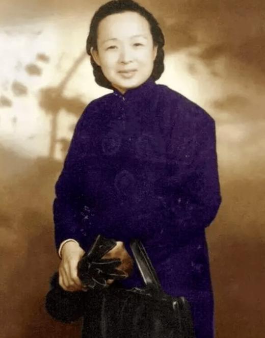 1949年上海解放，谢晋元遗孀向陈毅市长申请住房，陈毅将吴淞路466号划拨给她，