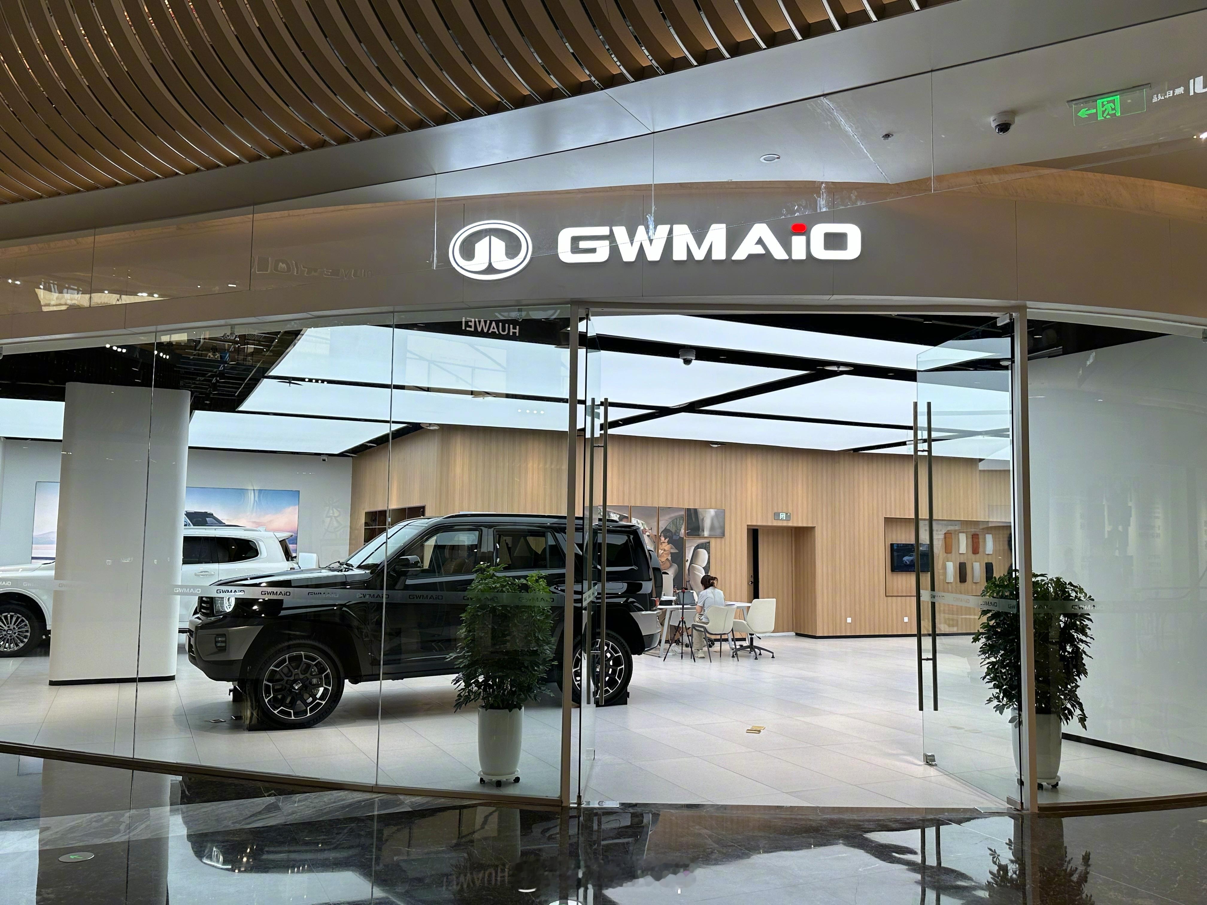 长城汽车现在有直营店了啊，app下单。车可以直接送到你家里那种，今天逛万象城说目