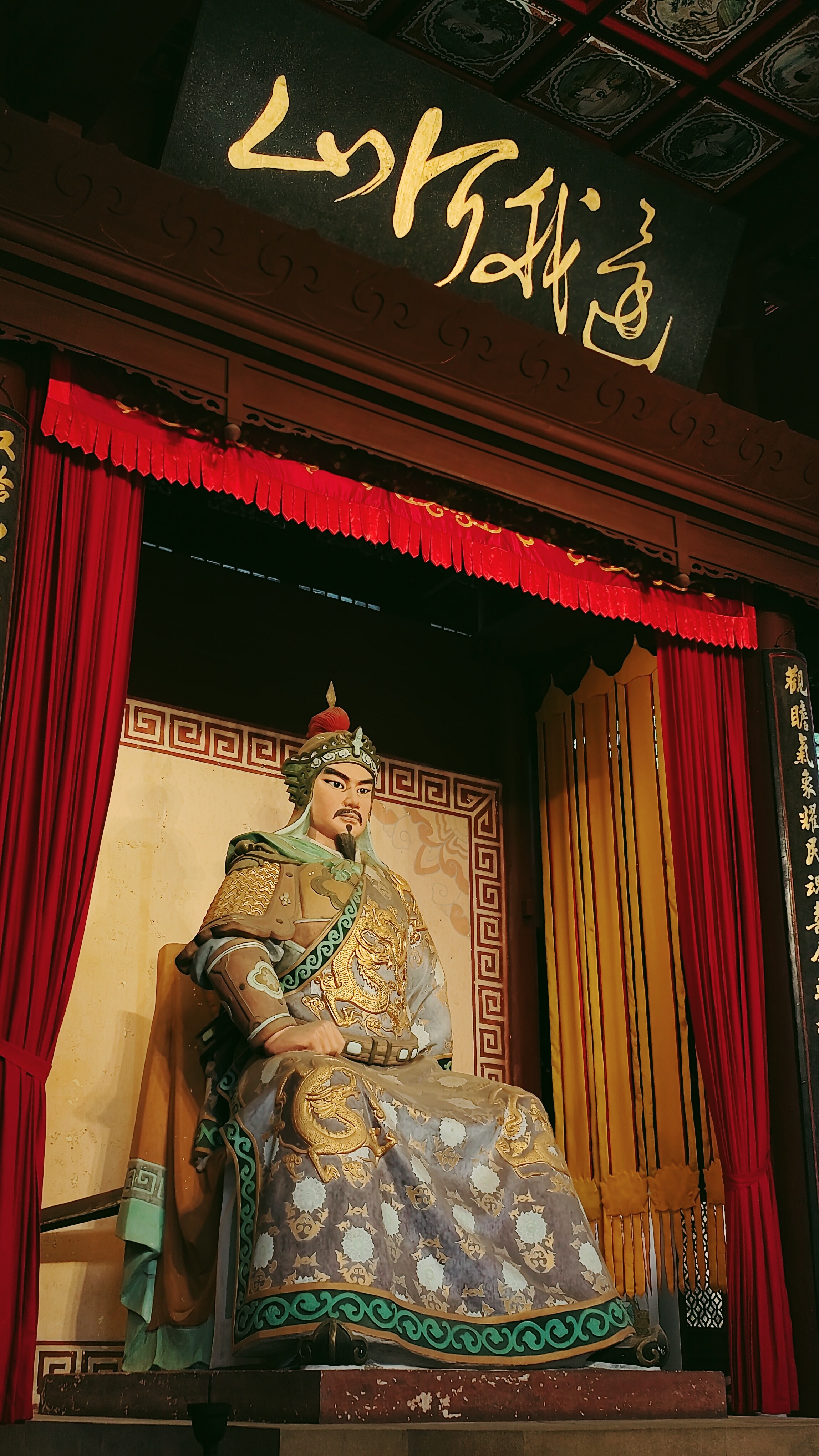 江山也要伟人扶神化丹青即画图赖有岳于双少保人间始觉重西湖 