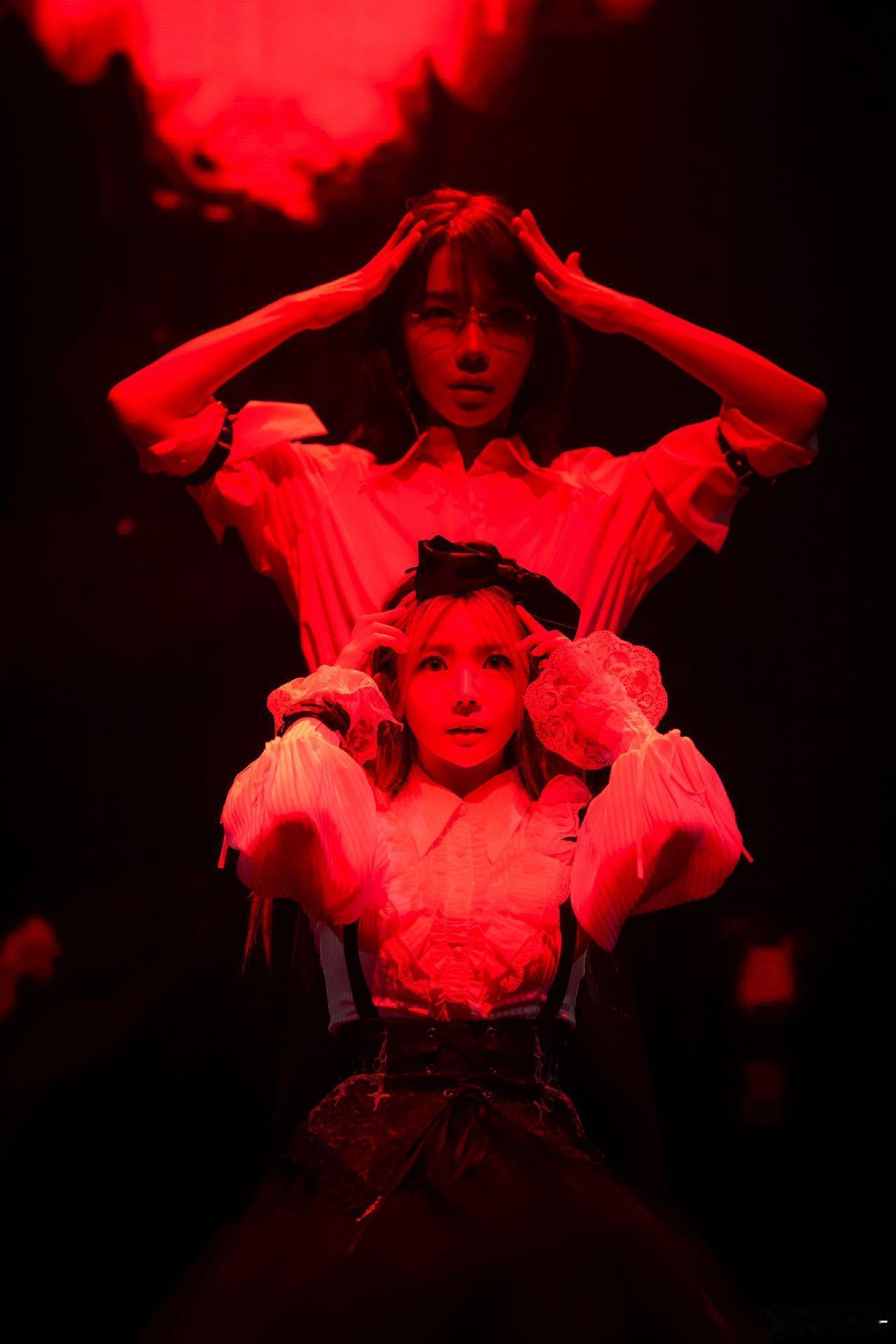 刘恋巡演北京站卡祖笛大合奏 刘恋巡演北京站的《乐园》间奏，全场卡祖笛齐响，这创意