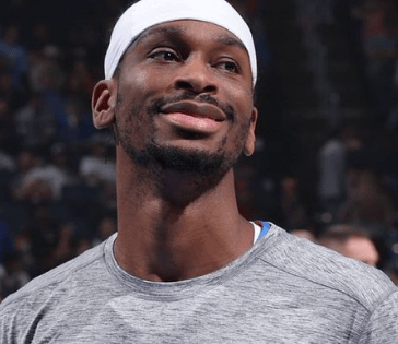 他确实有造犯规的能力，但不能不承认他的三分与中距离也是强的可怕，我是服了反正爱谁