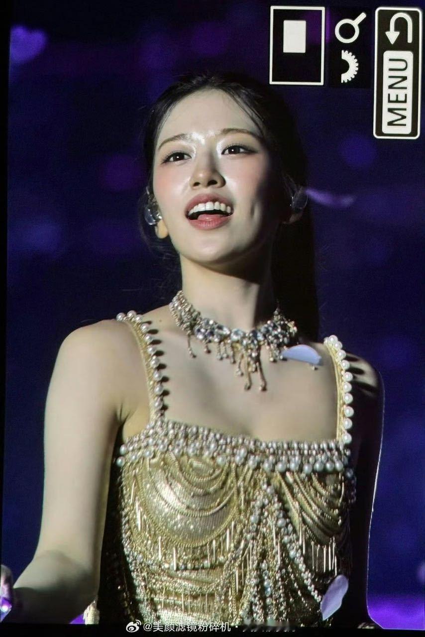 我觉得安宥真比较适合代言牙套和黄色战袍 这样子感觉更有信服力一些也会更长久一些 