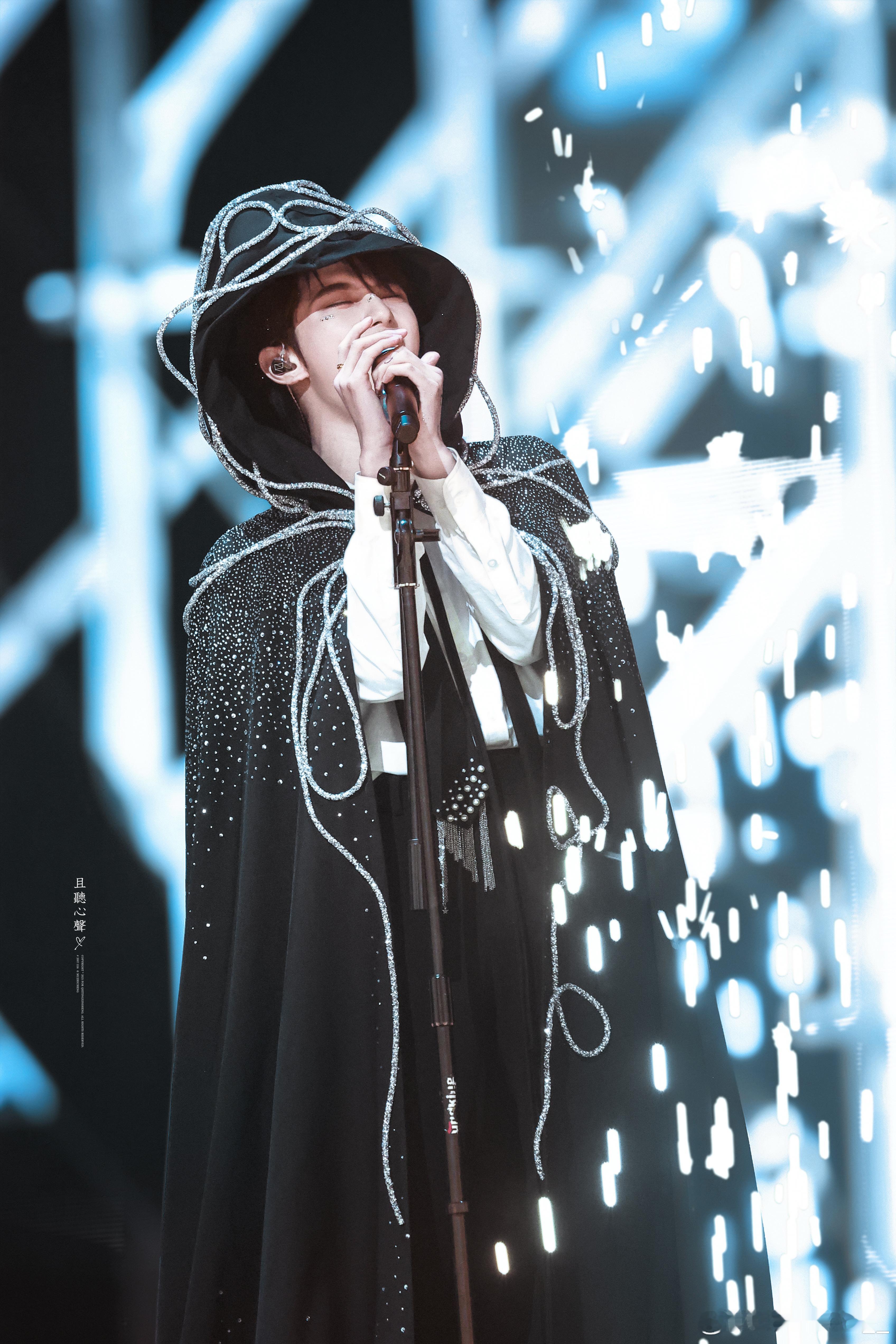 穆祉丞  全能艺人穆祉丞 🍊朝朝穆穆 希望你往后的日子里，漂亮的眼睛要流幸福的