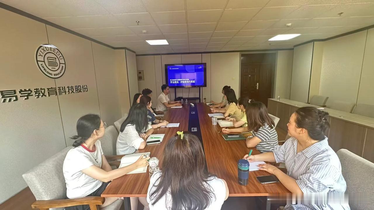 万柏林区妇联：学法用法护权益 巾帼助企优营商

7月21日上午，太原市万柏林区妇
