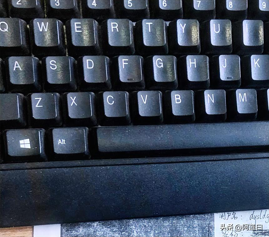 真不是夸张，我们科新来的科长对卫生干净到，如果谁搭他的顺风私家车，他会在你的屁股