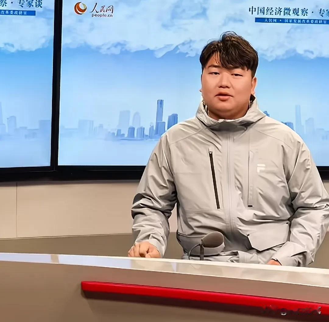 看到没？全红婵亲哥全进华居然受到人民网的邀请采访，真的是越来越火了。

虽然已经