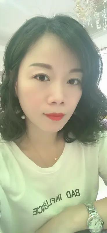 39岁的单身女性，自然嫁得出去！全国单身成年人高达2.4亿，适婚年龄的男性比女性