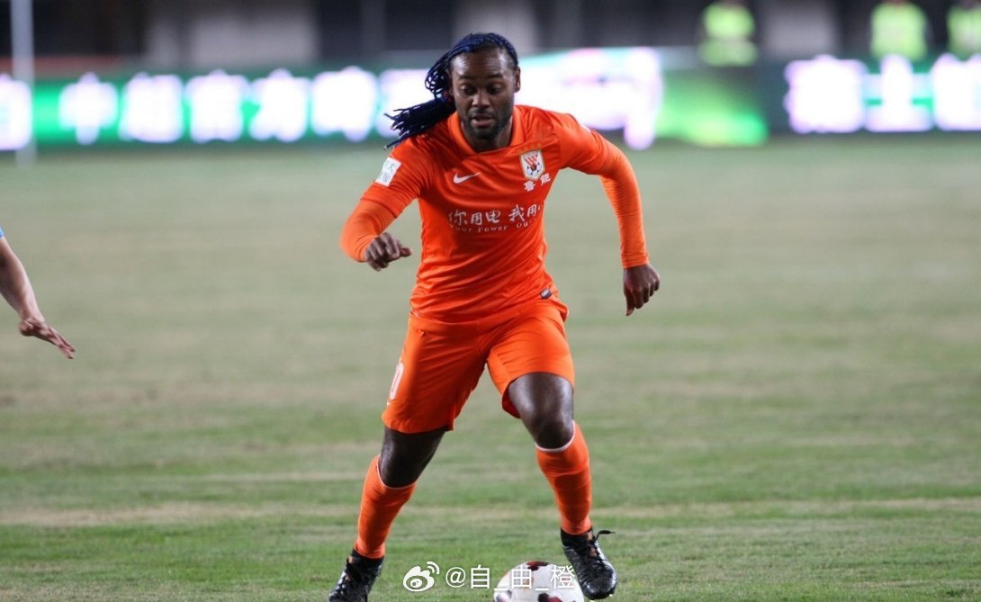 巴西当地时间3月23日，41岁的前泰山队外援瓦格纳-勒夫在社媒自宣退役。勒夫如今