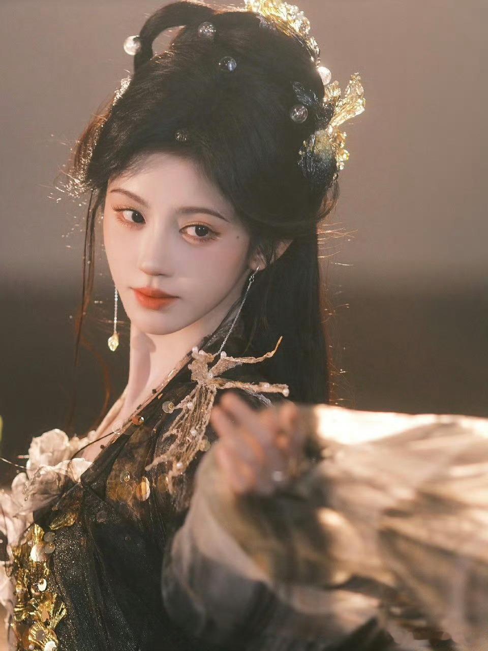舞台妆还得看鞠婧祎鞠婧祎真的做演员演员脸，唱跳就是爱豆脸总结就是太好看了[捂嘴哭