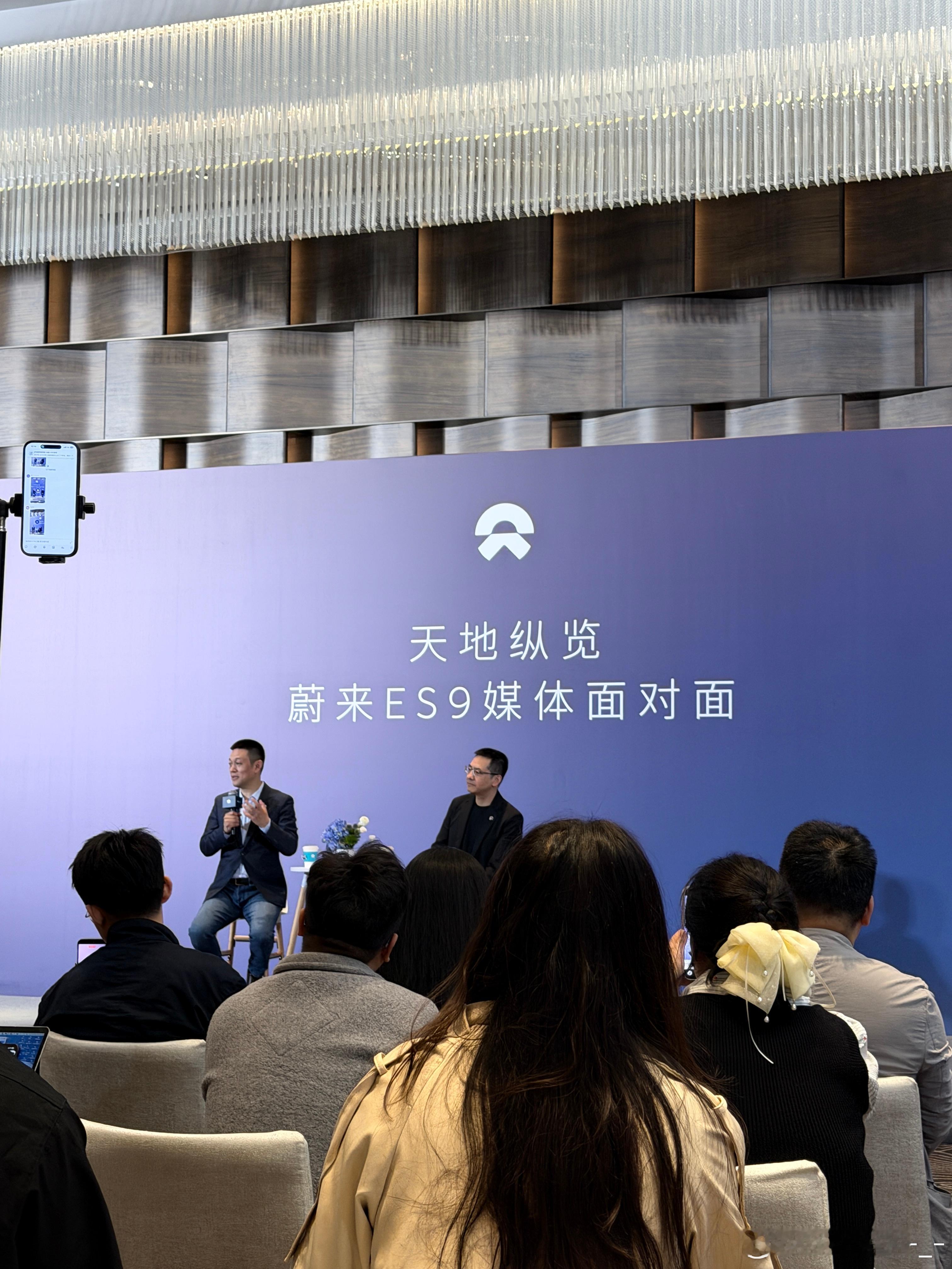 斌哥说es9和其他9不一样蔚来es9蔚来欧尼茜茜 哈哈，力洪补了一句，那个全是9