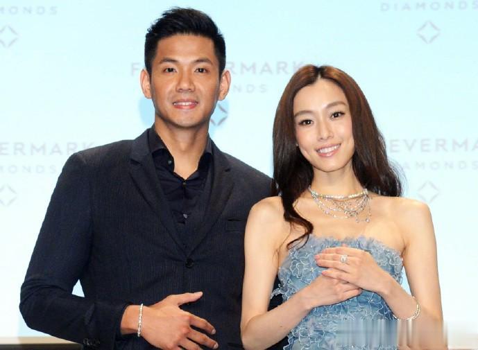 陈建州那么会玩，就不信范玮琪一点都不知情。

范玮琪曝陈建州喜欢在小S家洗澡 ，