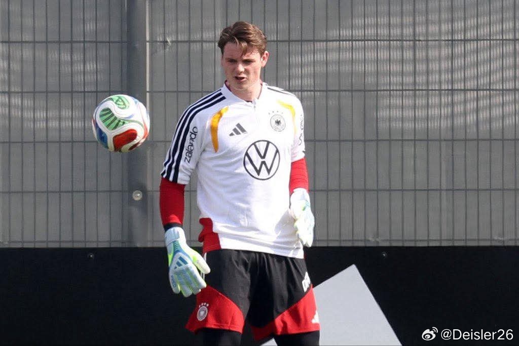 🚨🚨🚨喬納斯·烏爾比希在德國國家隊訓練中，右膝關節囊受傷，已離開國家隊訓練