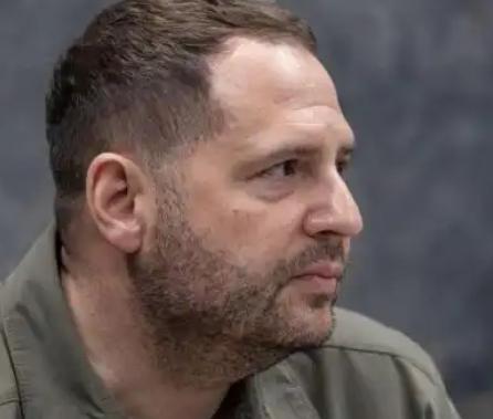 乌克兰的悲剧：用国家给全世界上了血淋淋的一课，仗打完了，土地丢了四分之一，人跑了