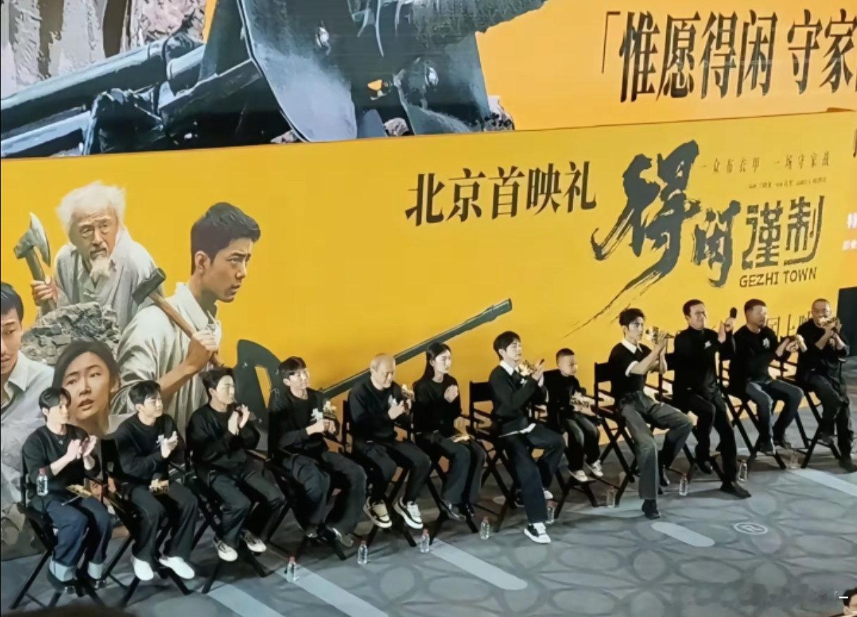 卧槽 肖战身材比例绝了 超模