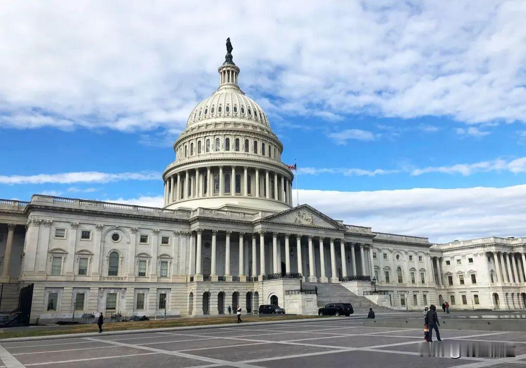 民意与国会“双杀”！特朗普对伊动武遭重创，支持率跌至34%

美国政坛突发重磅动