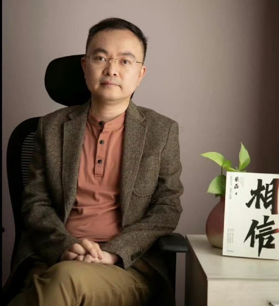 蔡磊已进入渐冻症疾病的终末期从商界精英到渐冻症抗争者，蔡磊用六年把自己活成一束光