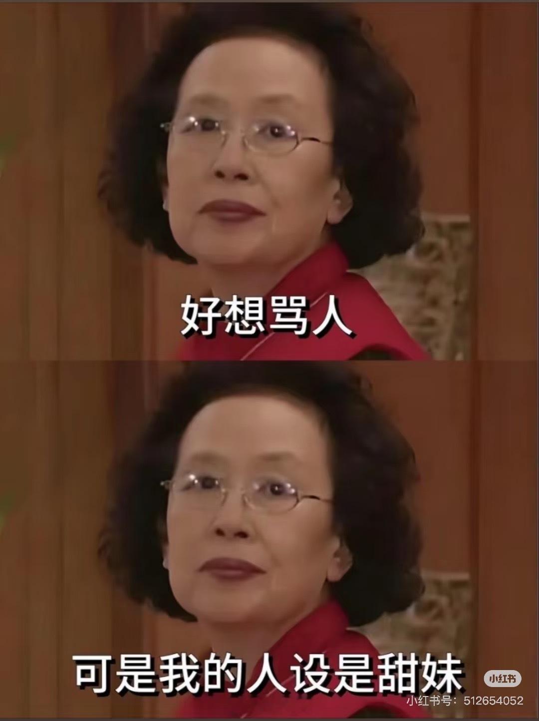 晚上的我俩，到机场坐小火车到卫星厅，然后延误仨小时，终于有飞机接我们了，在远机位