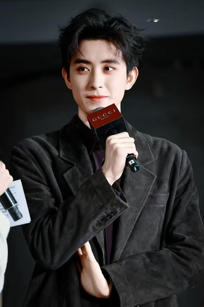 敖瑞鹏真的被岑森腌入味了敖瑞鹏棕色西装霸总味敖瑞鹏棕色西装霸总味，敖瑞鹏真的被岑